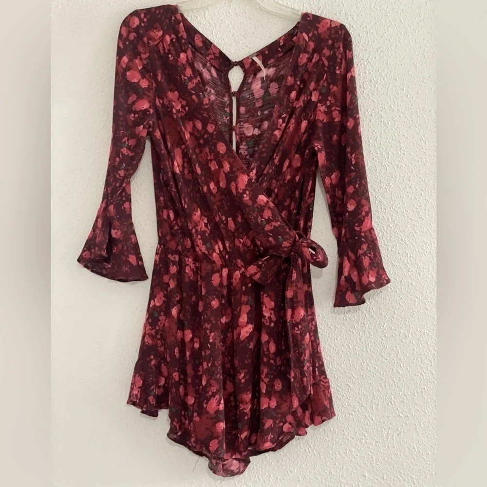 Free People All The Right Ruffles in Wild Moon Floral Romper Size XS OB397455.